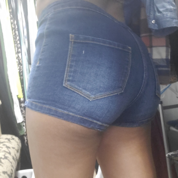 Shorts - Picture 3 of 3